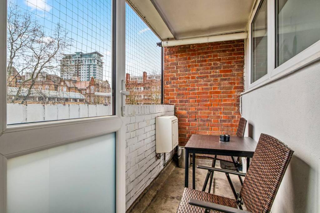 Peaceful 2-Bed South Bank Apartment London Bagian luar foto