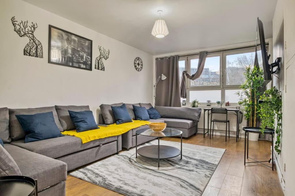 Peaceful 2-Bed South Bank Apartment London Bagian luar foto